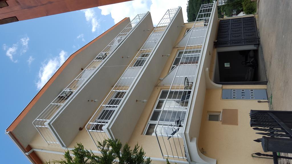 Kapriz Apartments Utjeha Zewnętrze zdjęcie